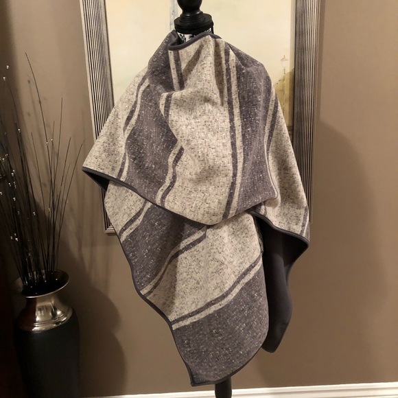 Nicole Miller Jackets & Blazers - Nicole Miller Wrap/Cape